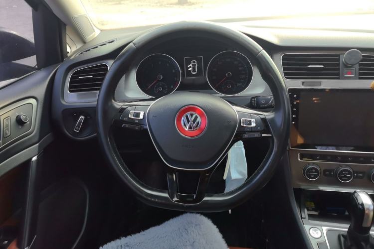 Used Volkswagen Golf 2016 230TSI Automatic Comfort Version
