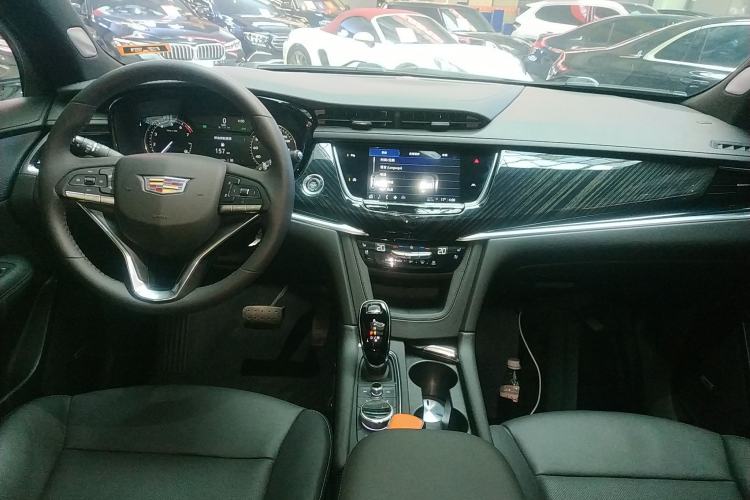 Used Cadillac XT6 2022 2.0T Six-Seater Four-Wheel Drive Luxury Version Center Console