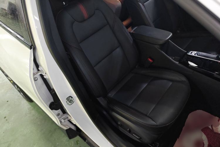 Used Chevrolet Seeker 2022 1.5T CVT RS Bee Wave Edition Right Front Seat