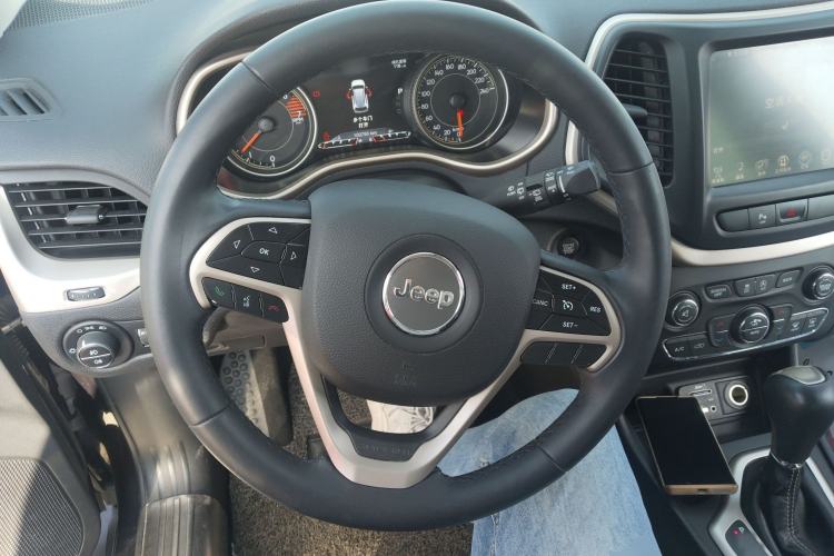 Used Jeep Cherokee 2017 2.0L Superior Edition Steering Wheel