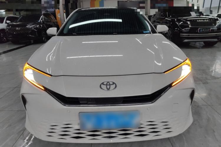 Used Toyota Camry 2024 Dual-Engine 2.5HG Prestige Edition Front