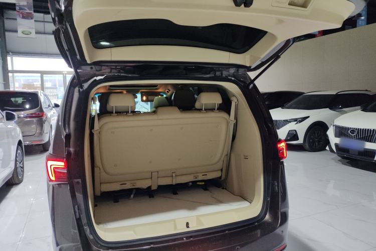 Used Buick GL8 2023 Facelifted Land Cruiser Executive Luxury Version
