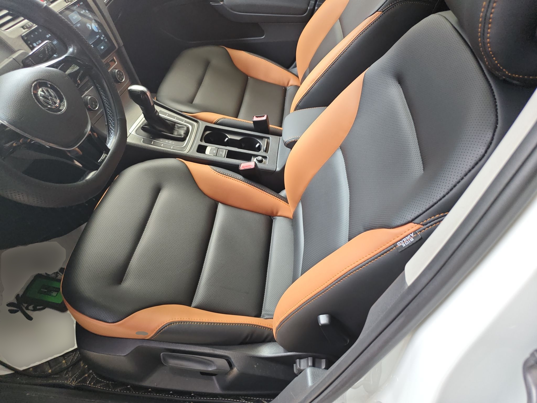 Переднее сиденье в автомобиле