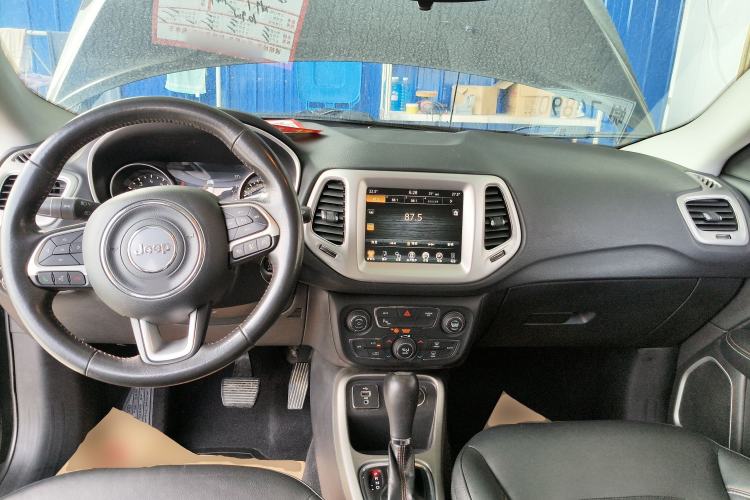 Used Jeep Compass 2017 200T Automatic Family Edition Center Console