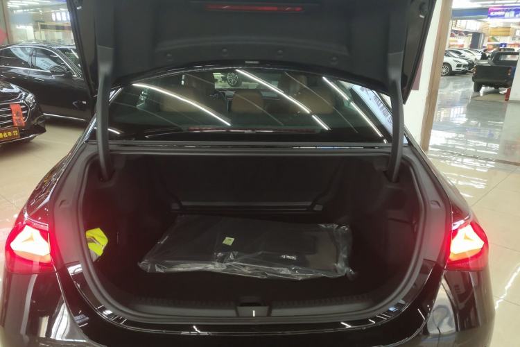 Used Mercedes-Benz E-Class 2025 Facelift E 300 L Fashion Edition
