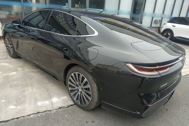 Used Geely Galaxy 8 2025 130km EM-P Starship Edition Exterior 2