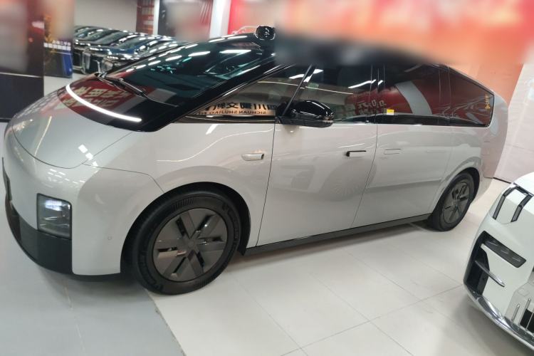 Used Li Auto MEGA 2024 Ultra Model Left Side