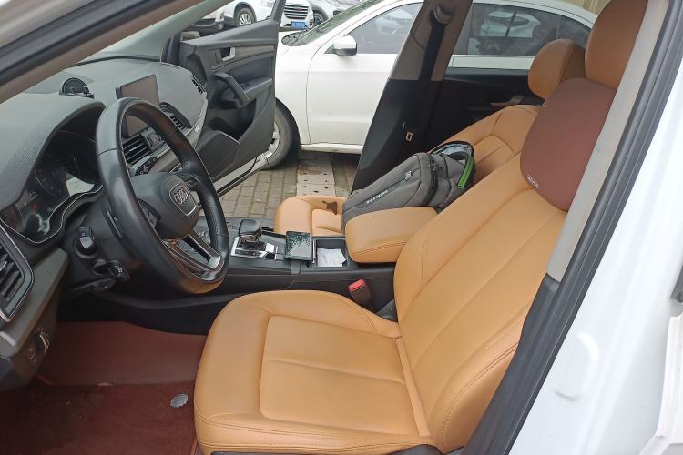 Used Audi Q5L 2018 40 TFSI Prestige Edition China VI Emission Standard Left Front Seat