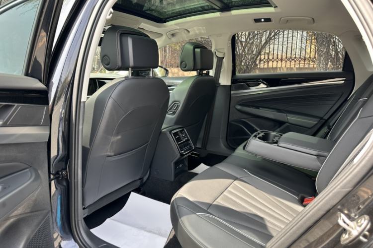 Used Volkswagen Passat 2024 380TSI Dragon Edition Interior 2