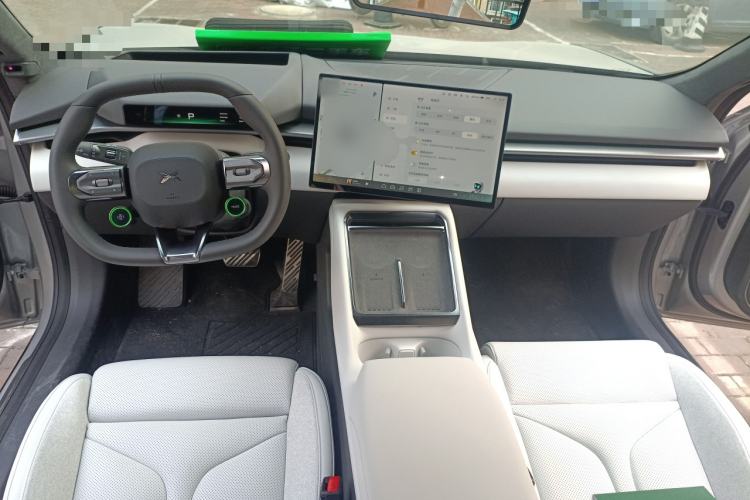 Used XPeng P7 2025 Model—702 Long Range Ultra Center Console