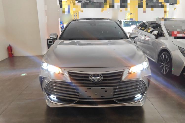 Used Toyota Avalon 2019 Dual-Engine 2.5L XLE Prestige Version China VI Standard
