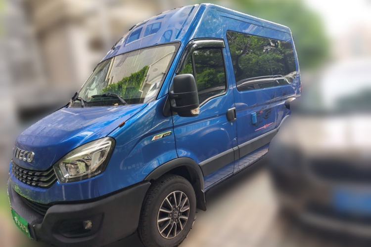 Used Iveco Eurocargo 2021 3.0T Automatic Yunrui Short-Wheelbase High-Roof Side-Sliding Door F1C