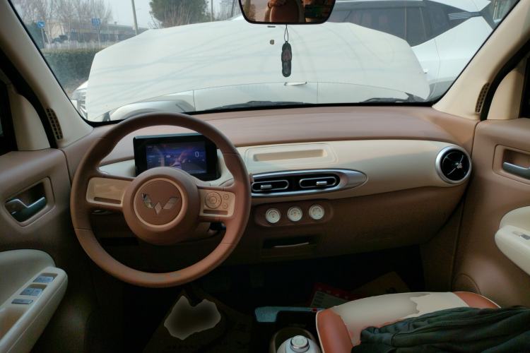 Used Wuling Hongguang MINIEV 2025 Four-Door Version Advanced Edition Center Console