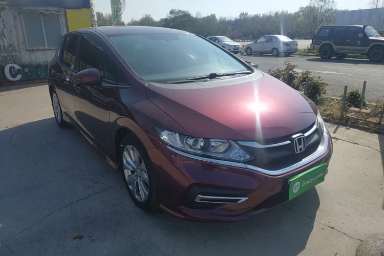 Used Honda Jade 2017 1.8L automatic Comfort version 5 seats Front Right 45 Deg
