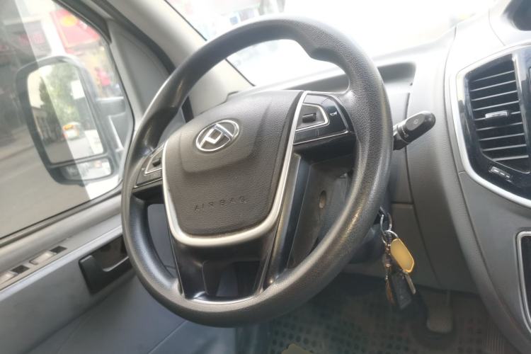 Used SAIC MAXUS Xintu V80 2019 2.5T Classic AMT Aoyuntong Facelifted Short-Wheelbase Mid-Roof 5/6-Seater Steering Wheel