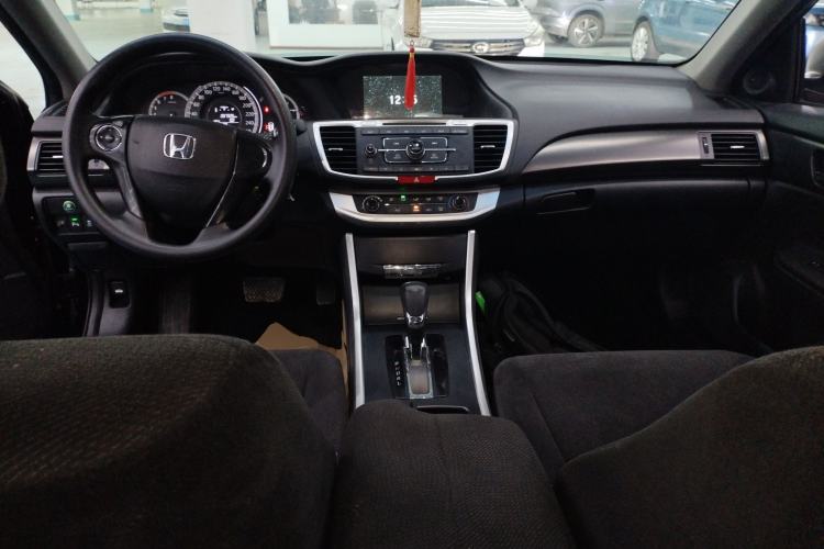 Used Honda Accord 2014 2.0L LX Comfort Edition Center Console