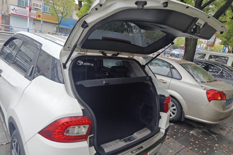 Used Brilliance V3 2016 1.5T Automatic Flagship Model Trunk