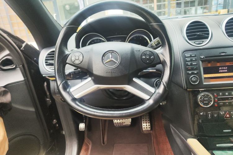 Used Mercedes-Benz M-Class 2010 ML 350 4MATIC Luxury Model Steering Wheel