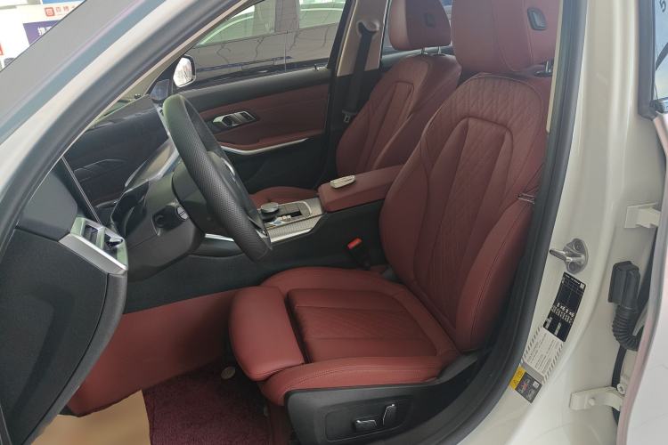 Used BMW i3 2025 eDrive 40 L Midnight Edition Left Front Seat