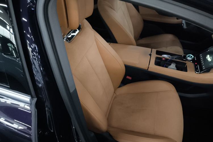 Used VOYAH PASSION 2024 PHEV Four-Wheel Drive Ultra-Long Range Flagship Model
