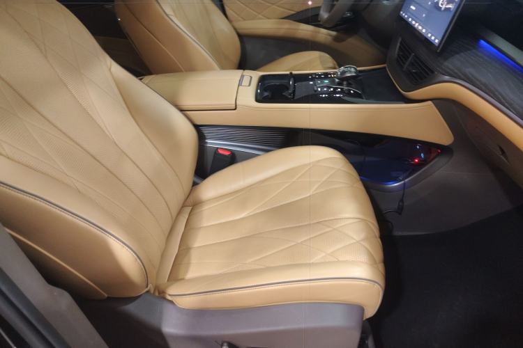 Used Denza D9 2022 DM-i 970 Four-Wheel Drive Flagship Model Right Front Seat