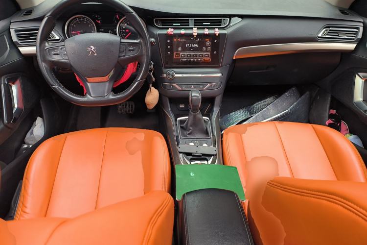 Used Peugeot 408 2015 1.2T Automatic Luxury Edition Center Console