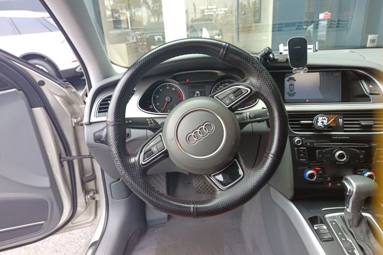 Used Audi A4L 2015 35 TFSI Automatic Standard Model Steering Wheel