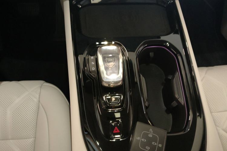 Used Volvo EM90 2025 Ultra Six-Seater