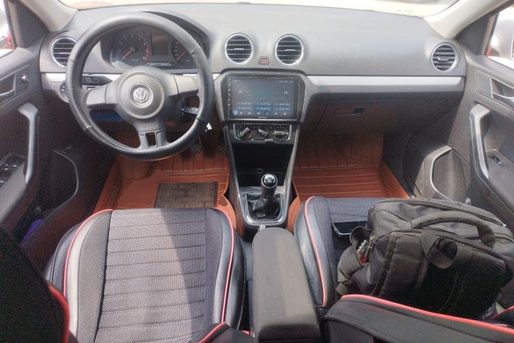 Used Volkswagen Jetta 2015 1.6L Manual Comfort Model Center Console