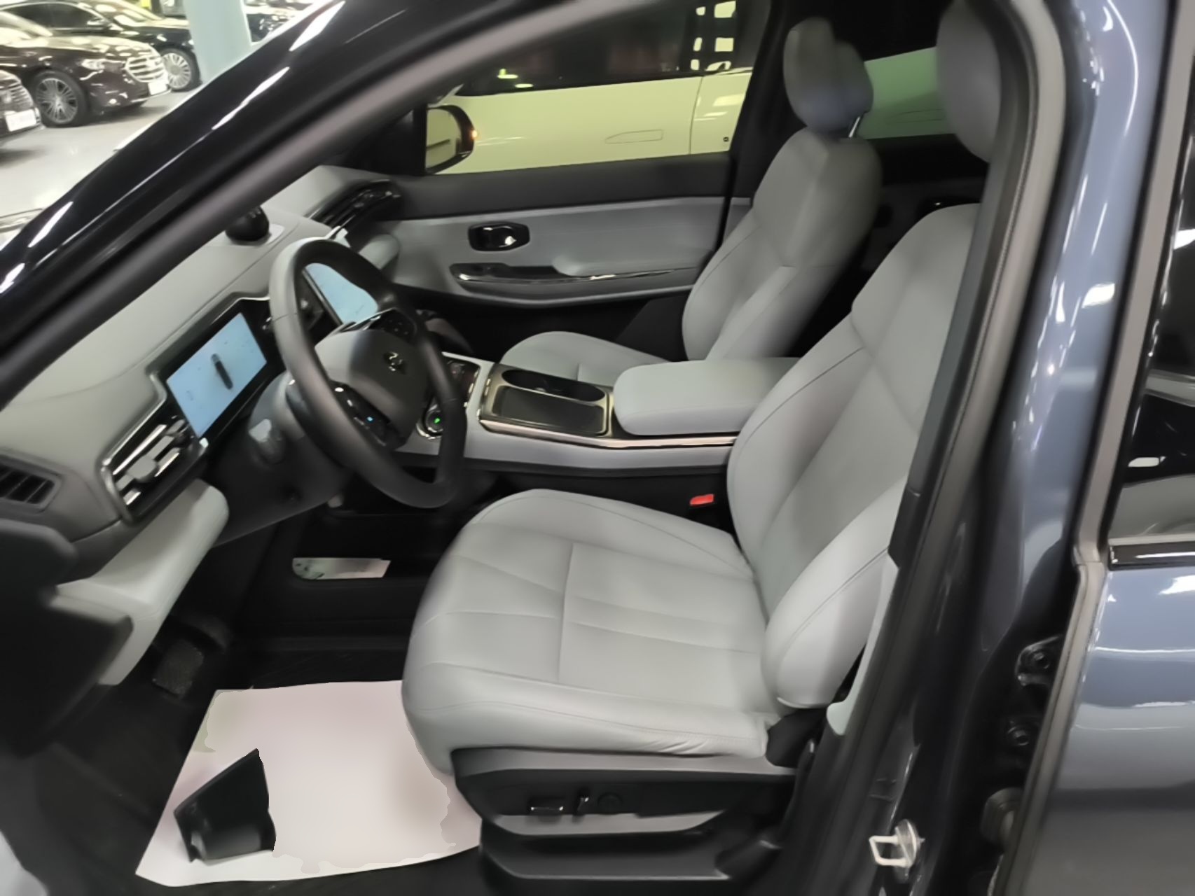 Переднее сиденье в автомобиле