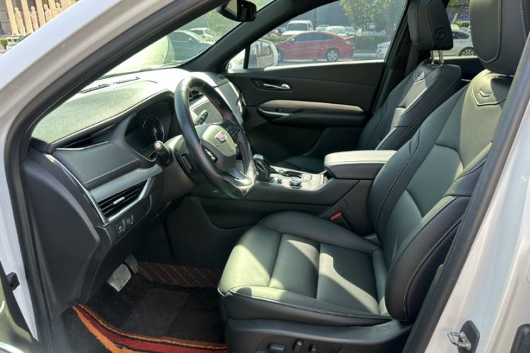 Used Cadillac XT4 2018 28T Two-Wheel-Drive Luxury Model
