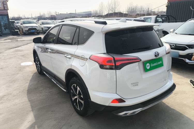 Used Toyota RAV4 2016 2.0L CVT Two-Wheel Drive Fashion Edition China V Standard
