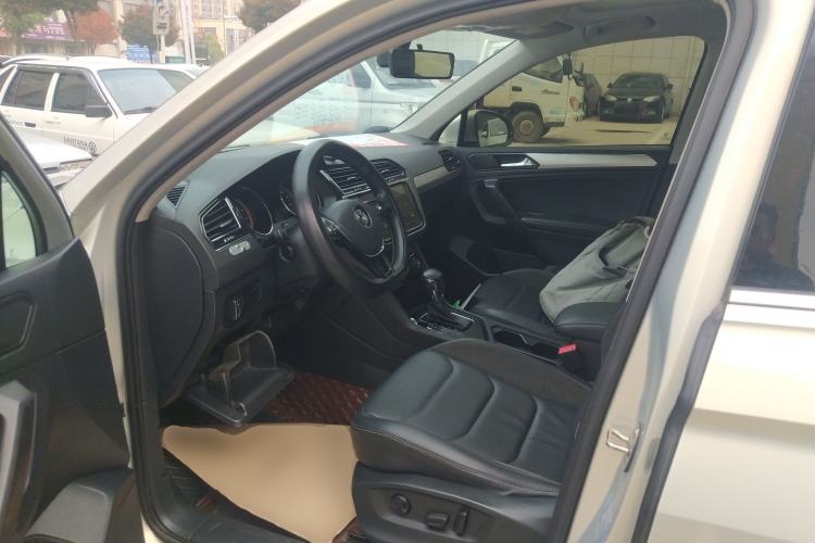 Used Volkswagen Tiguan L 2020 330TSI Automatic Two-Wheel Drive Panoramic Comfort Edition China VI Standard Left Front Seat