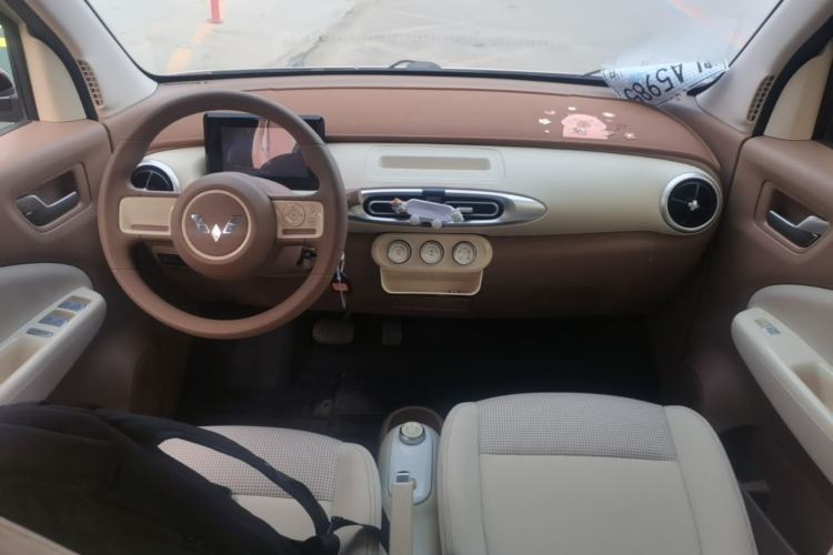 Used Wuling Hongguang MINIEV 2025 Four-Door Version Advanced Edition Center Console