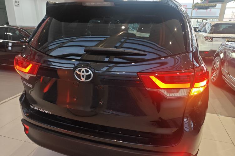 Used Toyota Highlander 2018 2.0T Two-Wheel Drive Luxury Edition 7 Seats China VI Standard
