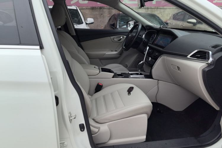 Used Venucia T90 2018 2.0L CVT Smart Connect Luxury Edition China V Standard
