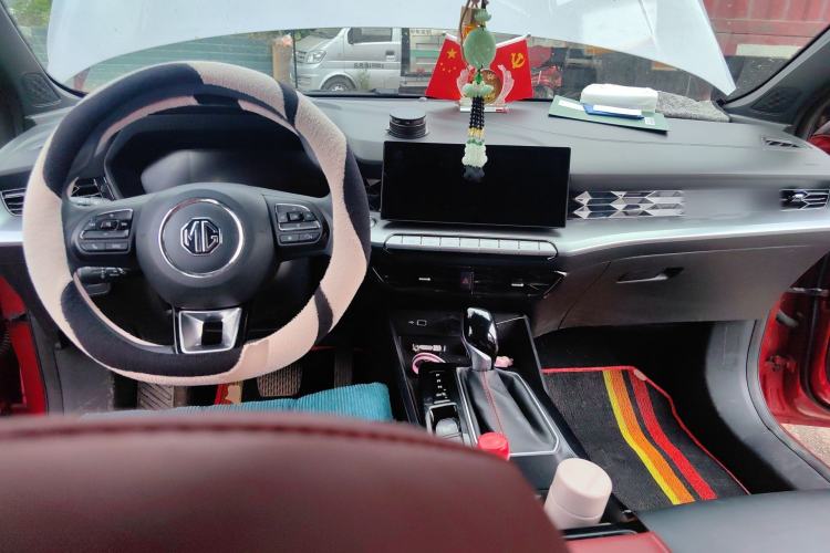 Used MG 5 2022 180 DVVT CVT Youth Luxury Edition Center Console