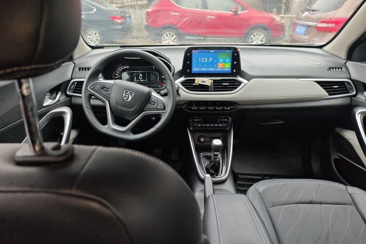 Used Baojun 510 2017 1.5L Manual Fashion Model
