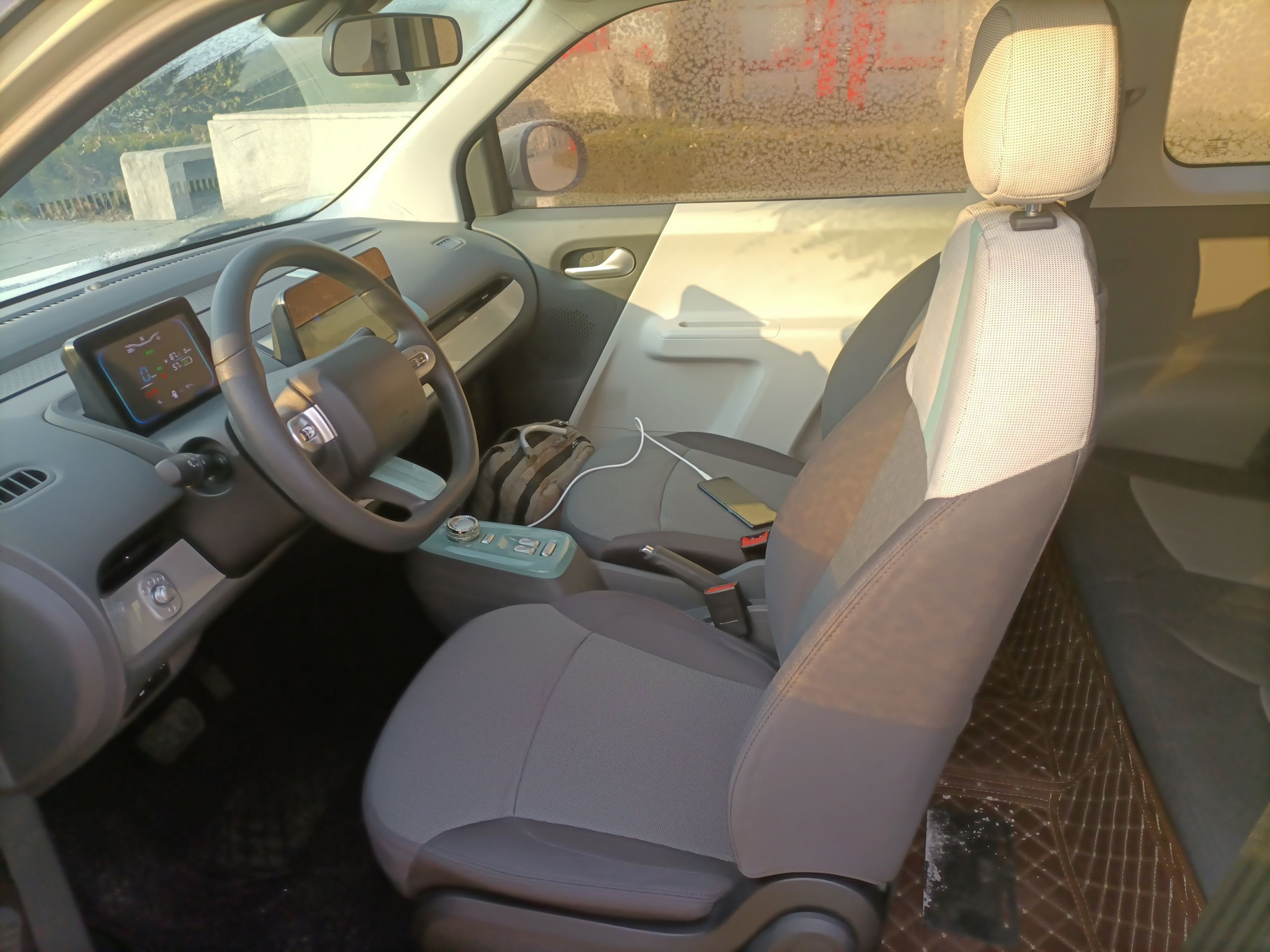 المقاعد الأمامية داخل السيارة