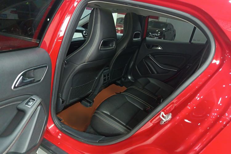 Used Mercedes-Benz GLA 2016 GLA 200 Fashion Model Left Rear Seat