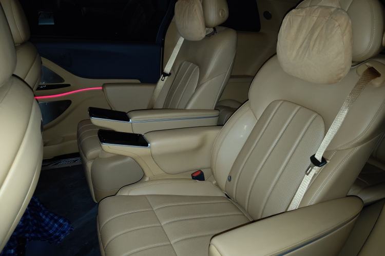 Used VOYAH Dream 2025 PHEV Four-Wheel Drive Prestige Kunpeng Edition Left Rear Seat