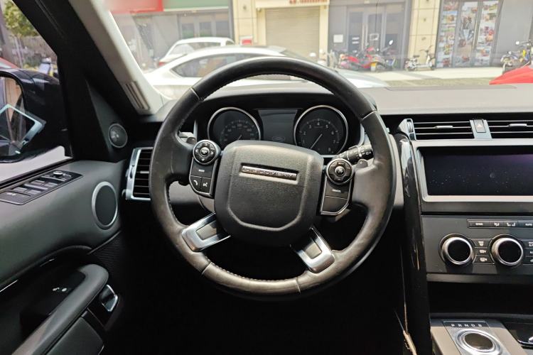 Used Land Rover Discovery 2017 3.0 SC V6 SE Steering Wheel