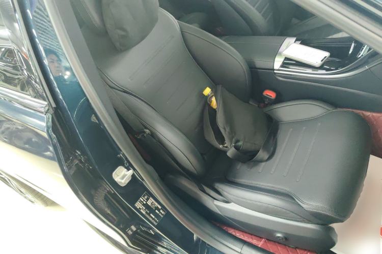 Used Mercedes-Benz C-Class 2024 Second Facelift C 260 L Starry Night Sport Edition Right Front Seat