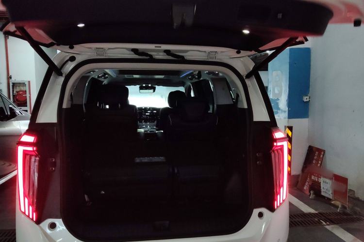 Used GAC Trumpchi Xiangwang M8 2025 Kunkun Series Max Luxury Cabin
