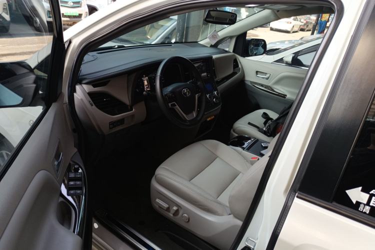 Used Toyota Sienna 2016 3.5L Two-Wheel Drive 7-Seater Parallel Import
