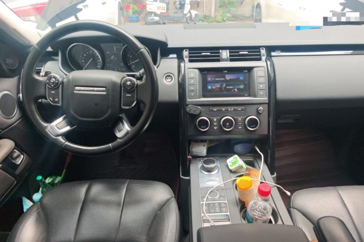 Used Land Rover Discovery 2017 3.0 SC V6 SE Center Console