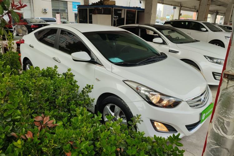 Used Hyundai Elantra (5th Generation / Langdong) 2012 1.6L Automatic Fashion Edition Front Right 45 Deg