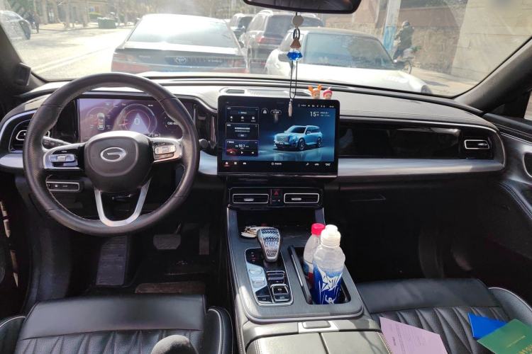 Used GAC Trumpchi GS8 2022 Linghang Series 2.0 TGDI Two-Wheel-Drive Luxury Smart Connectivity Version (7 Seats) Center Console