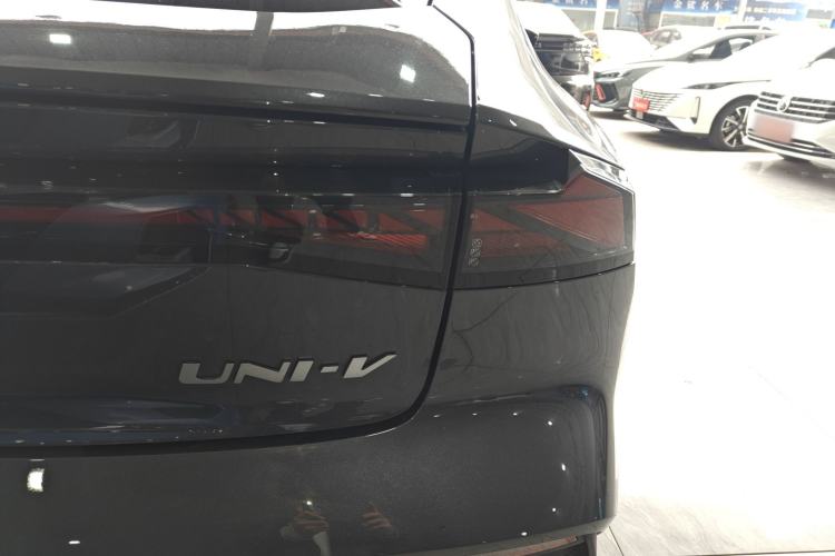 Used Changan UNI-V 2024 1.5T High-Energy Version
