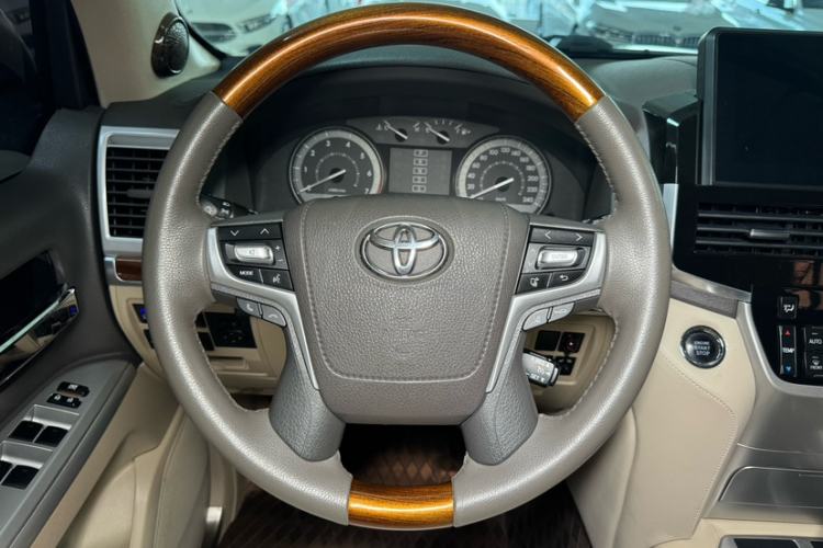 Used Toyota Land Cruiser 